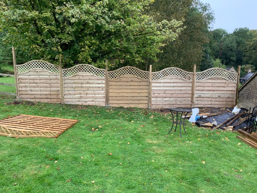 Decorative Wooden Fence - Snowshill -