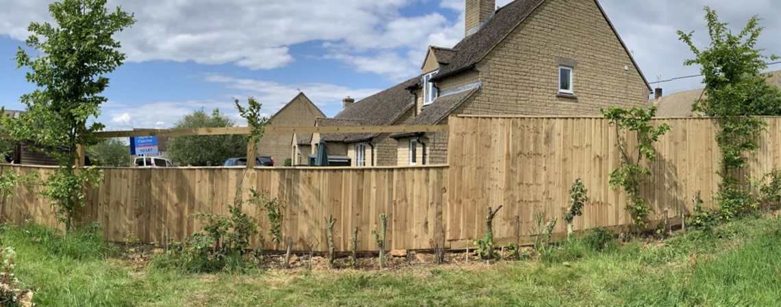 Fencing Contractor in the Cotswolds - Tustins Tidy Gardens -